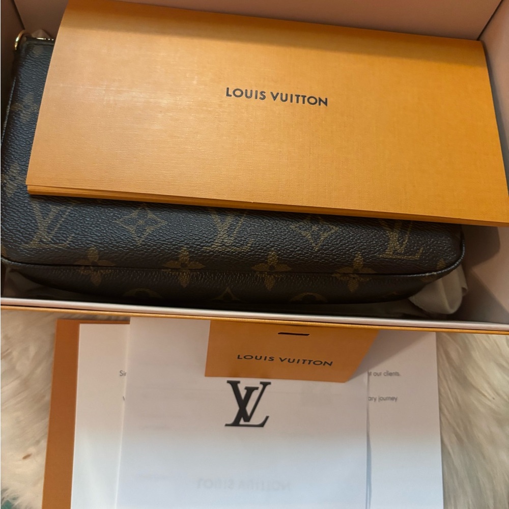Louis Vuitton Brown Monogram Clutch - Picture 9 of 9